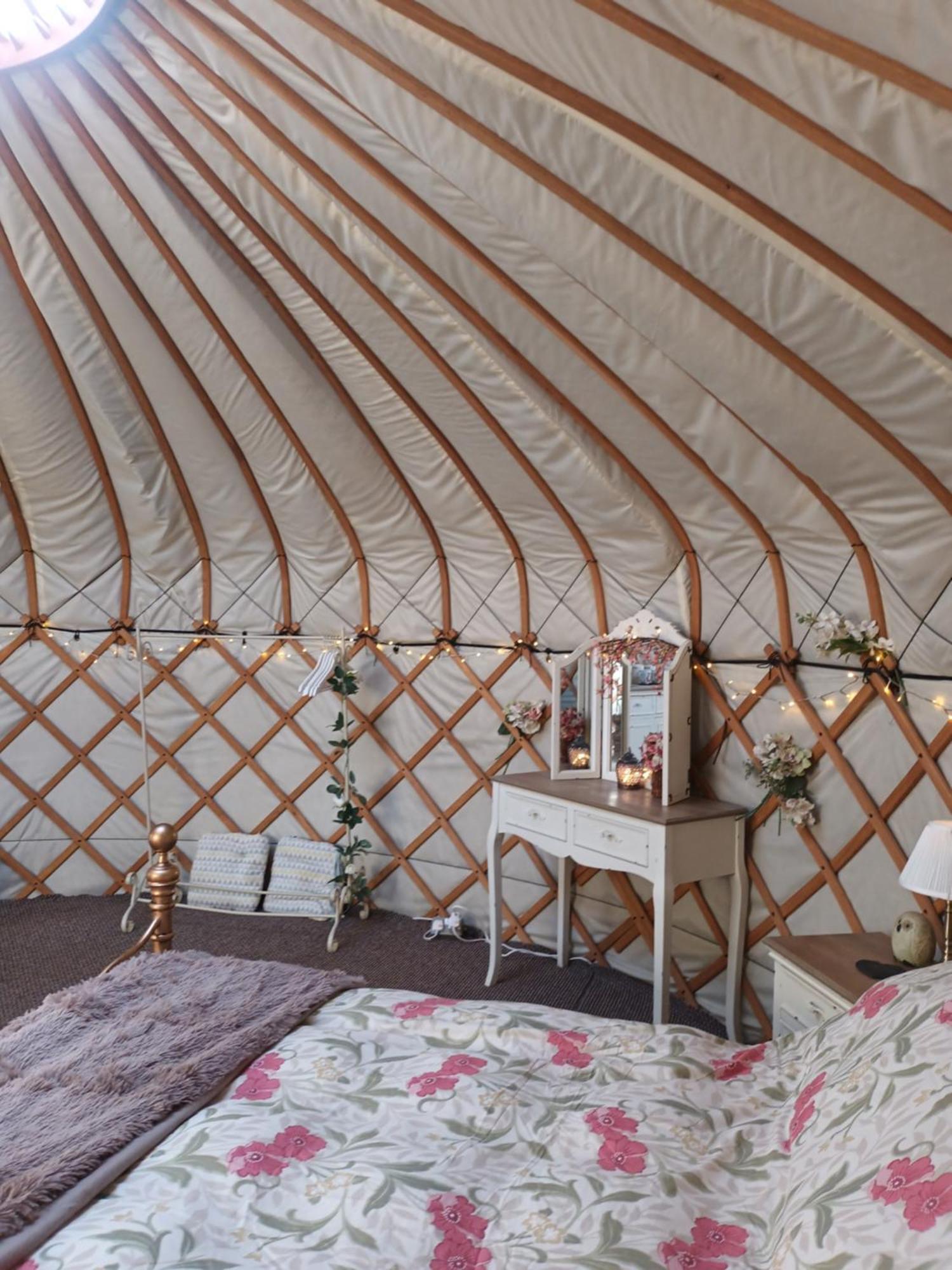 Gingerbread Cottage Yurts Dereham Ngoại thất bức ảnh