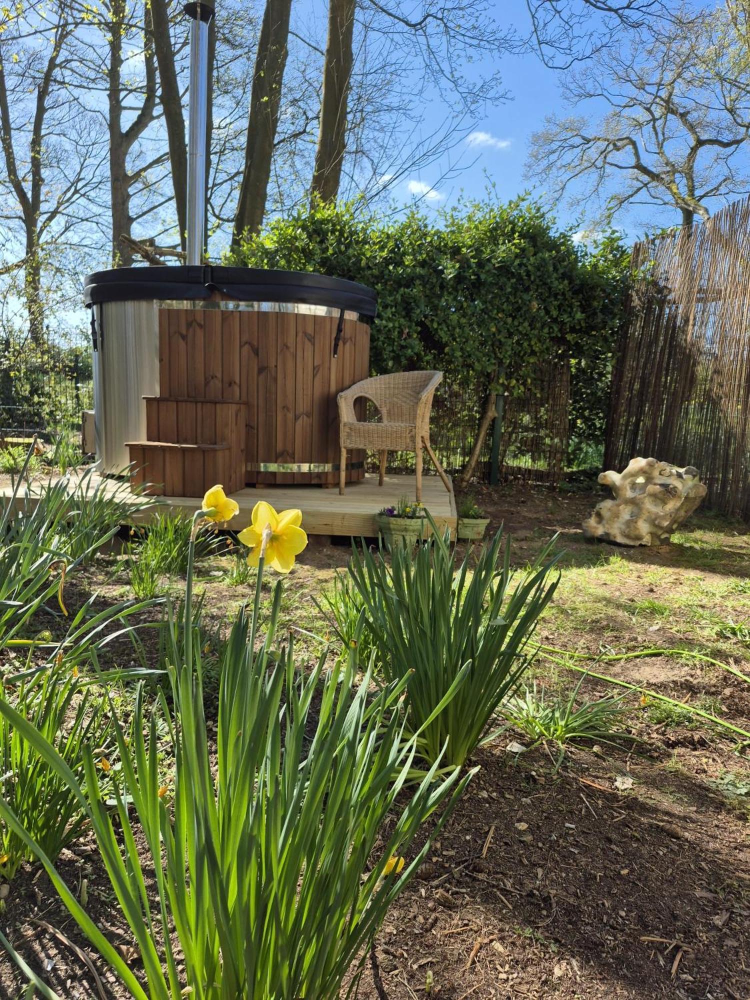 Gingerbread Cottage Yurts Dereham Ngoại thất bức ảnh