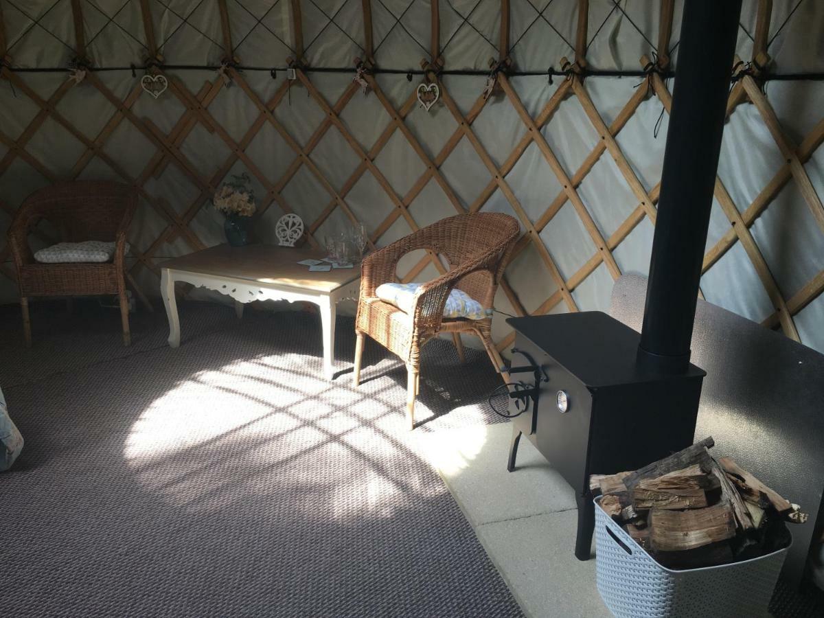 Gingerbread Cottage Yurts Dereham Ngoại thất bức ảnh
